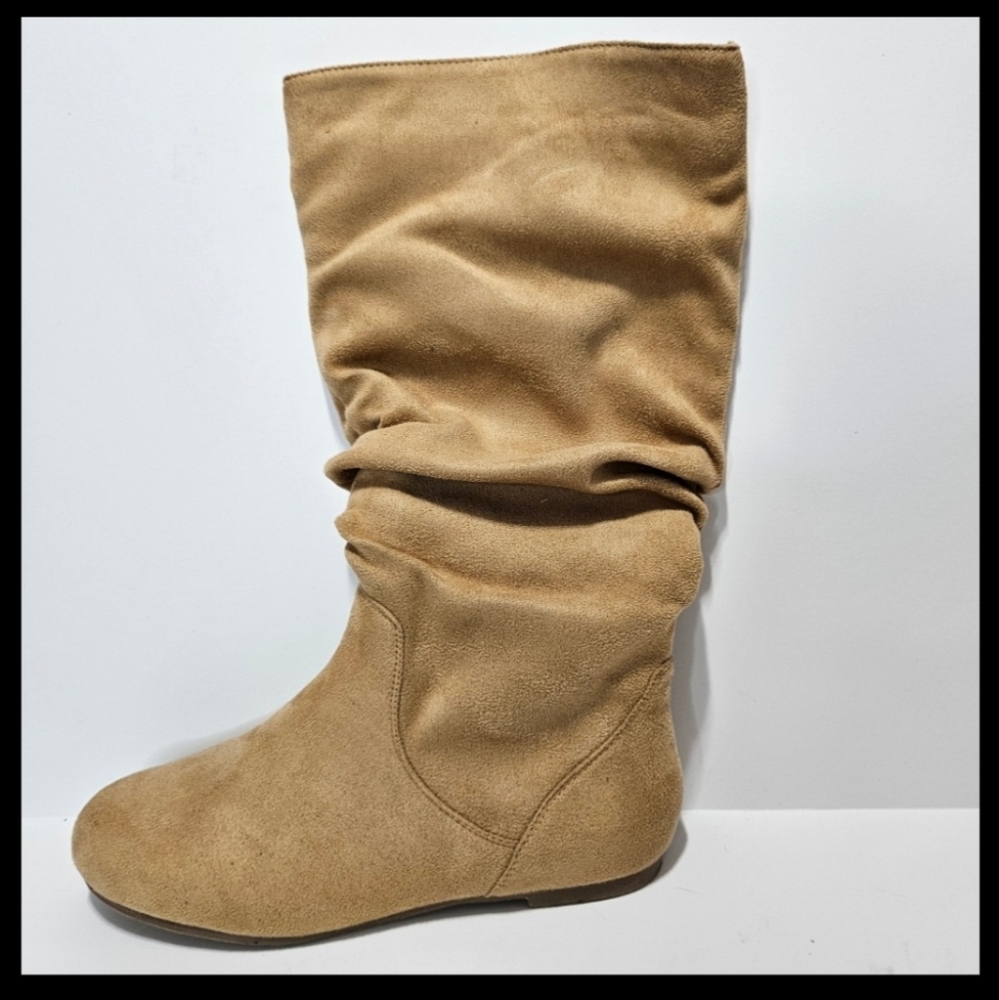 WILD DIVA Womens Low Heel Slip-On Sloughed Fashion Boots Tan Sz 7.5